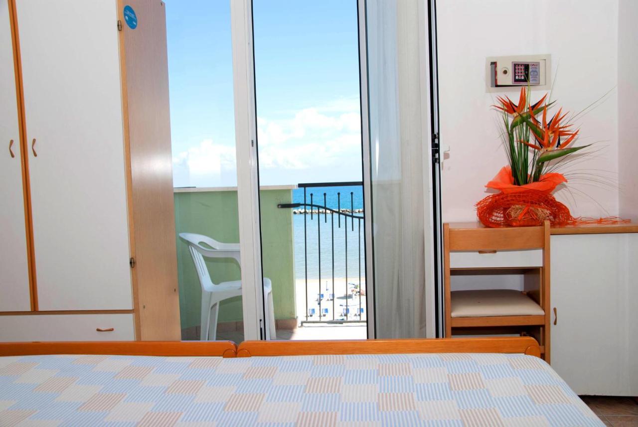 Hotel Silvana Bellaria-Igea Marina Buitenkant foto